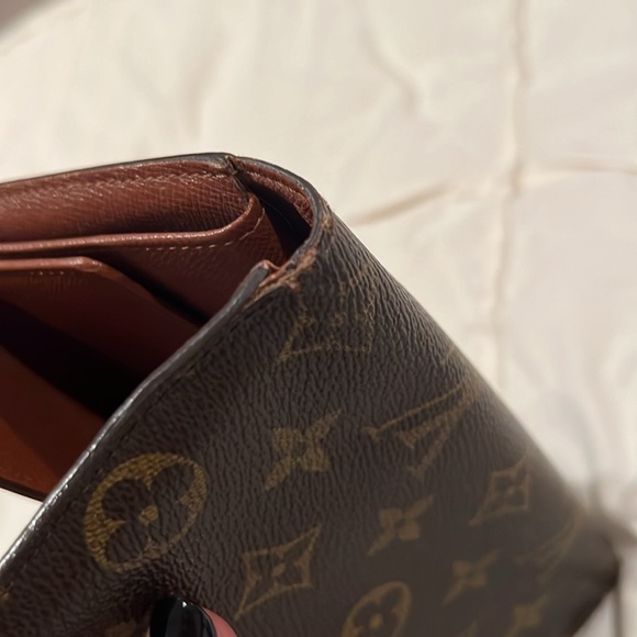 Authentic Louis Vuitton wallet - Picture 5 of 11